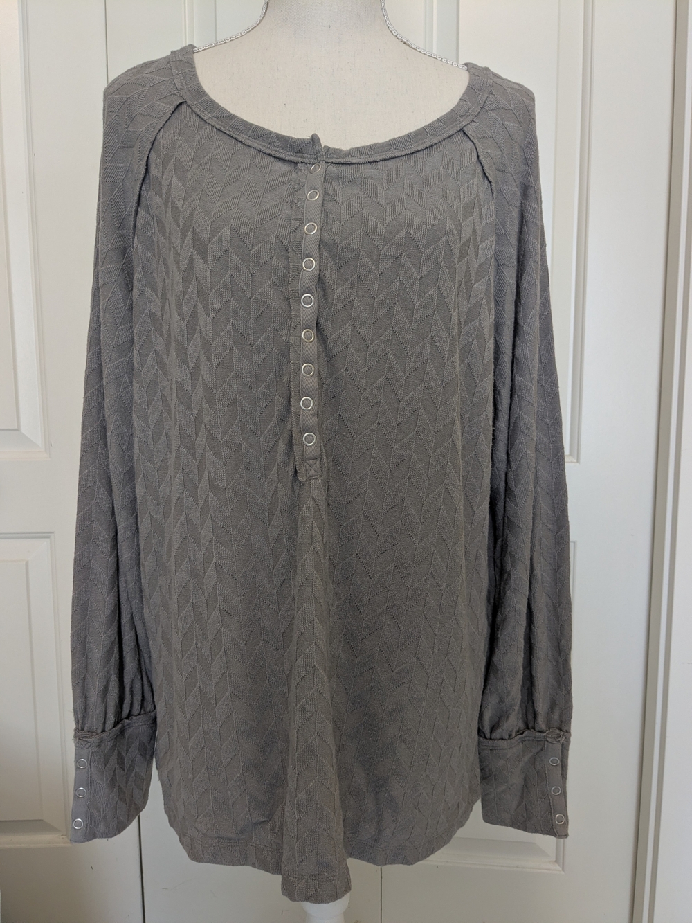 Cozy Chevron Knit Henley Top - Gray XL - Picture 4 of 11